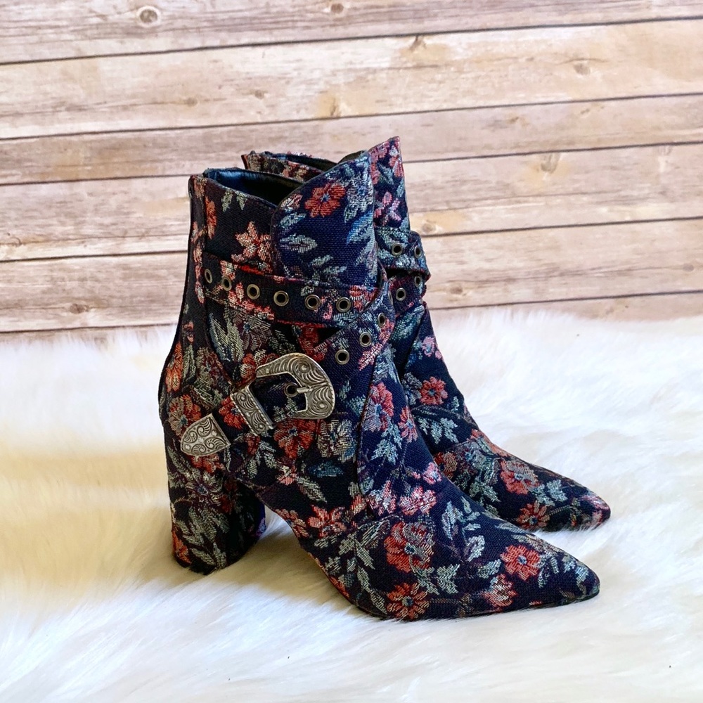 Badgley Mischka Morrisey Floral Pointed Toe Bootie - Picture 3 of 8
